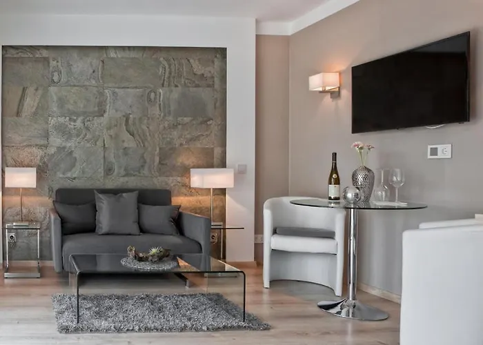 Alojamento de Acomodação e Pequeno-almoço Appart-hotel Reb_art 4*